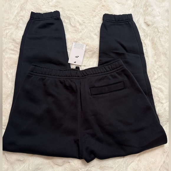 NWT Women’s Nike Black Jogger Pants - Picture 3 of 4